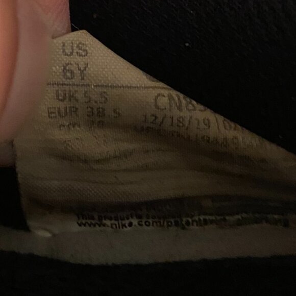 Nike Valiant Sneaker - Size 7 - Picture 9 of 10